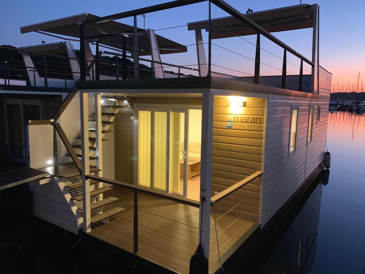 Floating House - Arena 2 Villa พูลา ภายนอก รูปภาพ